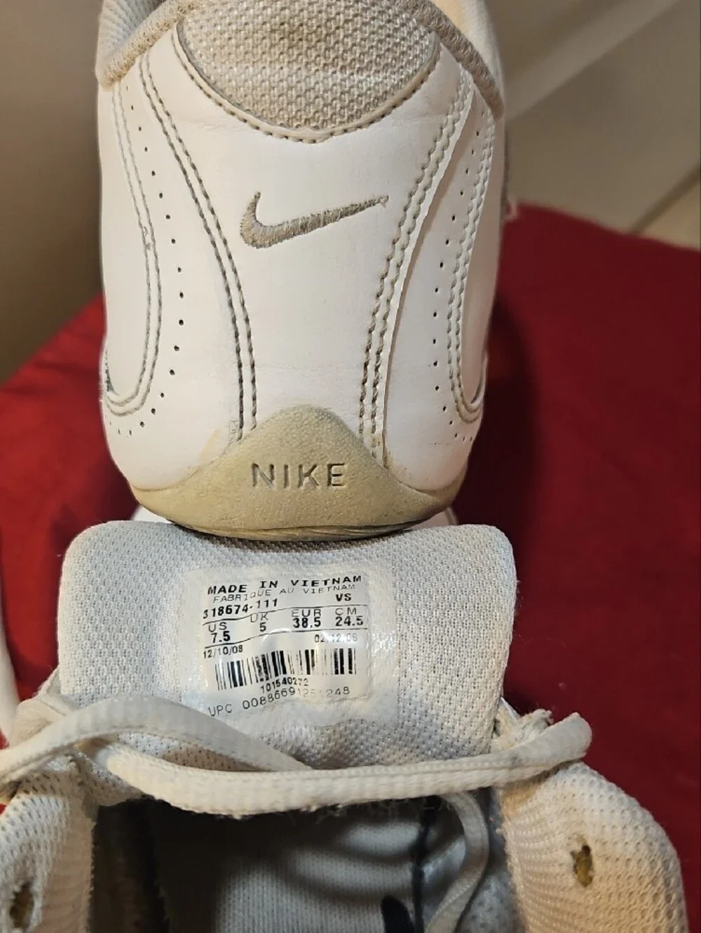 Nike Women’s White Leather Tennis Shoes